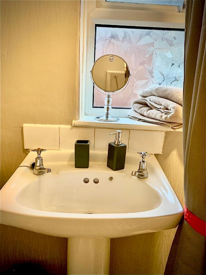Double Room Bentilee Bucknall  Eksteriør bilde